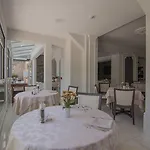 Flora Отель 3*