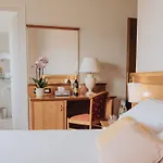 Отель Flora 3*