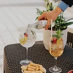 Отель Flora