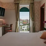 Отель Flora 3*