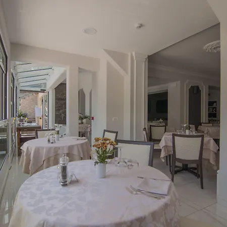 Flora Hotel 3*
