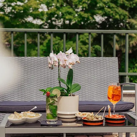 Flora Adult Only Stresa
