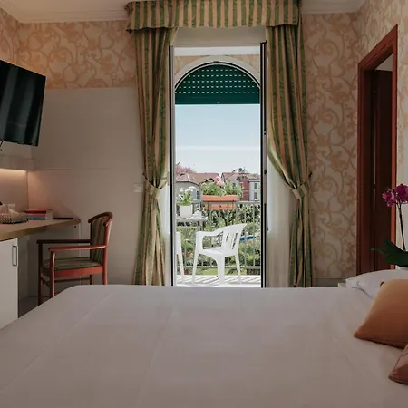 Hotel Flora 3*