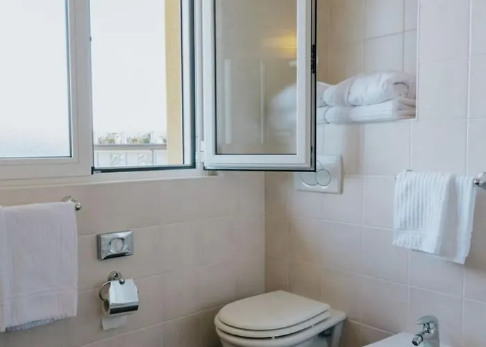 Flora Hotell 3*
