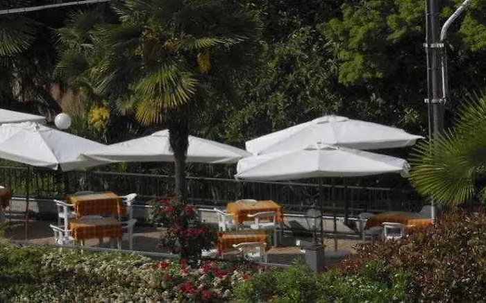 Flora Hotell 3*